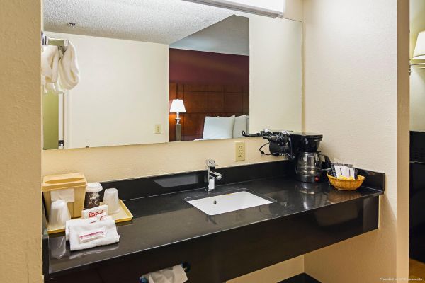 Hotel Red Roof Suites Fayetteville-Fort Bragg